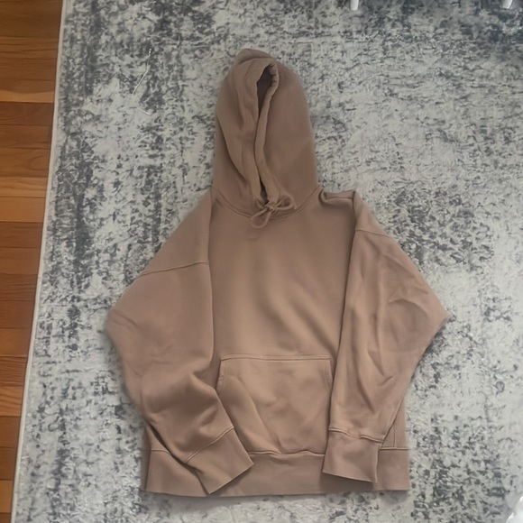 Aritzia matching TNA jogger set - Picture 4 of 5